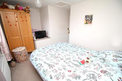 6 Aintree Close, Bedworth, CV12 8TQ