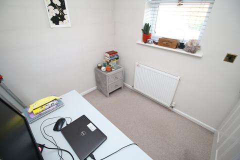 6 Aintree Close, Bedworth, CV12 8TQ