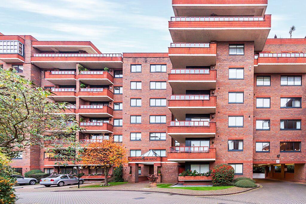 Sandringham House, Windsor Way, Hammersmith, W14 2 bed apartment to