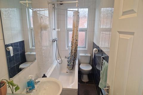 18 Newport View, Leeds, LS6 3BX