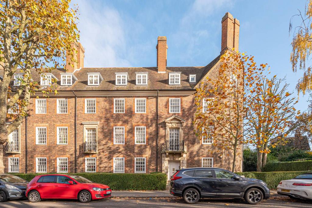 Temple Fortune Lane, Hampstead Garden Suburb, London, NW11 3 bed flat
