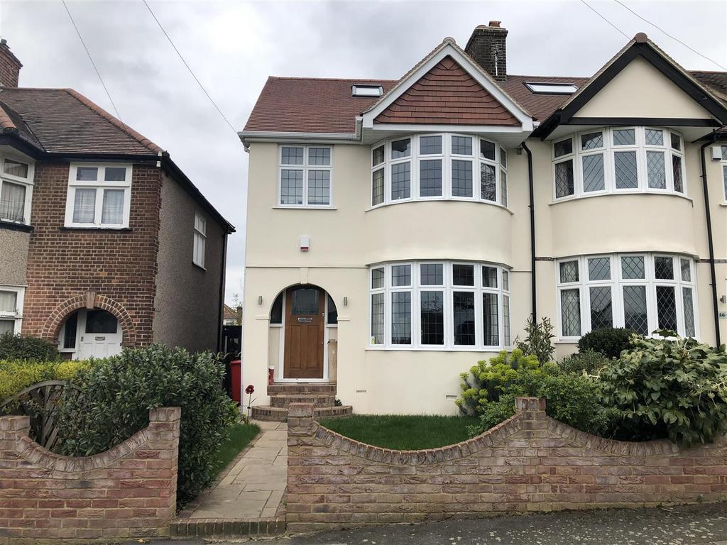 Hill Close, Chislehurst, Kent, BR7 4 bed detached house £1,800 pcm (£