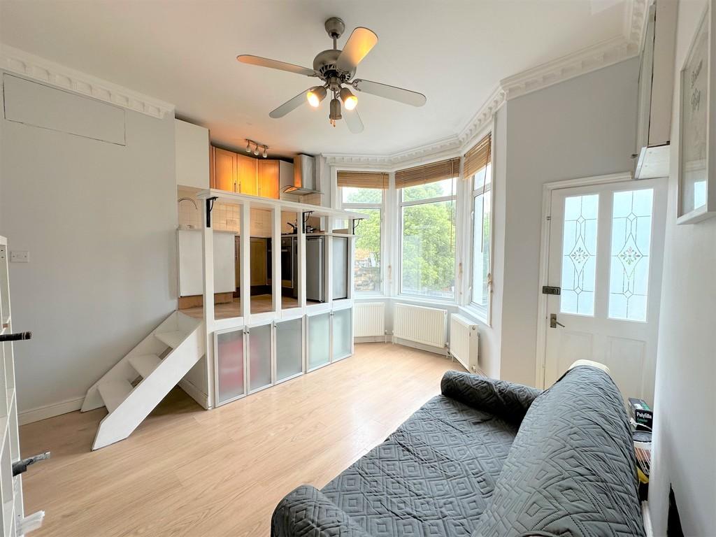 Dawes Road, Fulham, London 1 bed ground floor flat to rent £1,895 pcm (£437 pw)