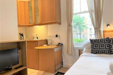 Studio to rent, Fulham Palace Road, Hammersmith, London