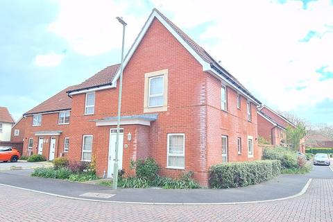 4 bedroom detached house for sale, Bayntun Drive, Lee-On-The-Solent, PO13