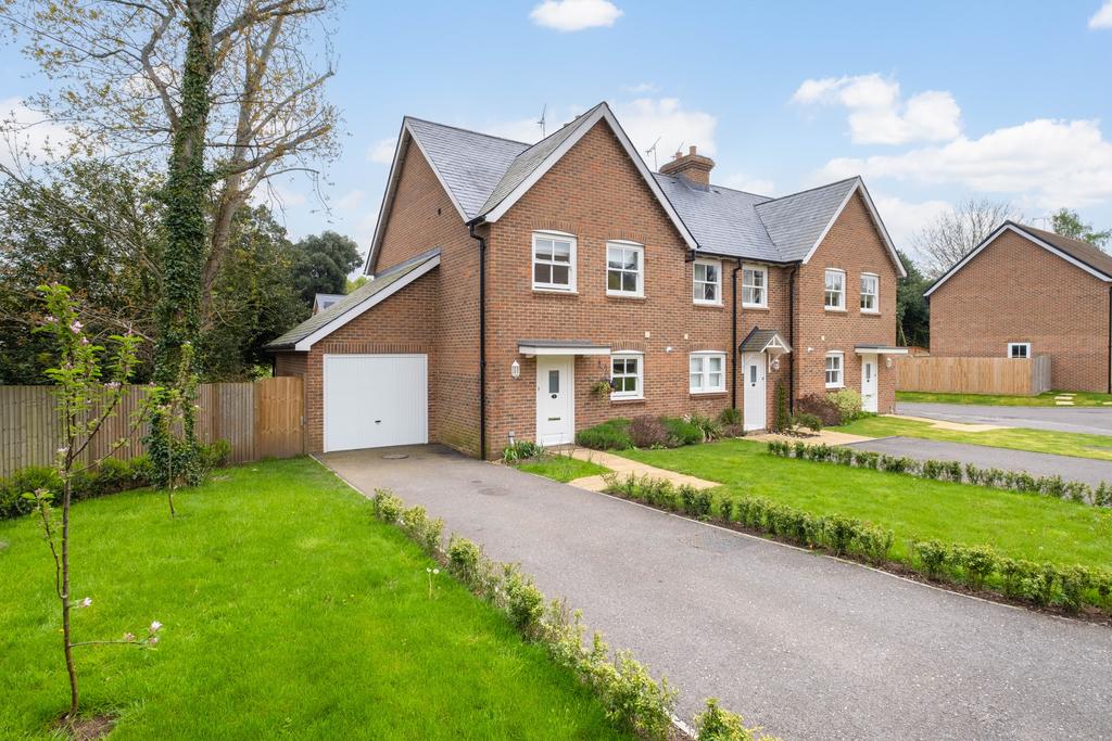 Old School Close, Petworth GU28 3 bed end of terrace house for sale £