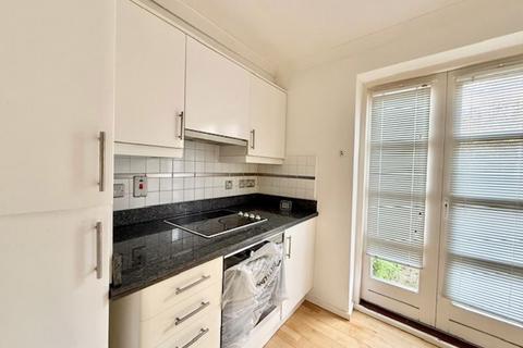 2 bedroom apartment to rent, Princes Court, SE16