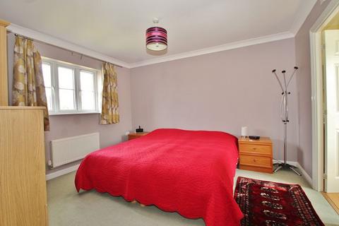 2 Cranberry Road, Witney, OX28 1AE