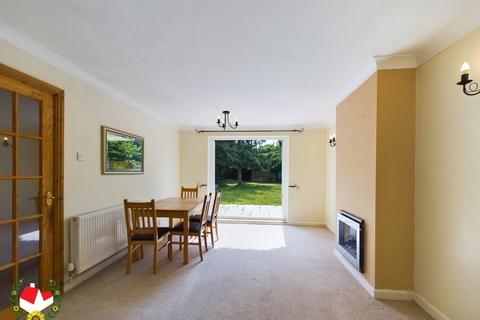 25 Dinglewell, Hucclecote, Gloucester, GL3 3HW