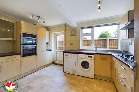 25 Dinglewell, Hucclecote, Gloucester, GL3 3HW