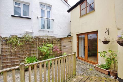 1 Globe Mews Queen Street, Lynton, EX35 6AA