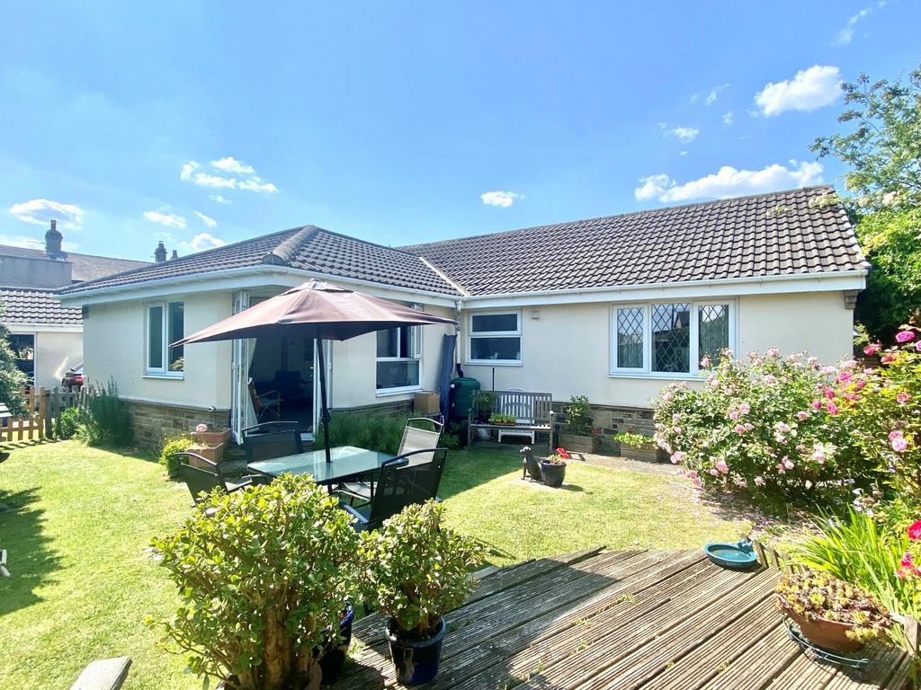 Thornberry Drive, Hartshead Moor Top, Liversedge, WF15 3 bed bungalow