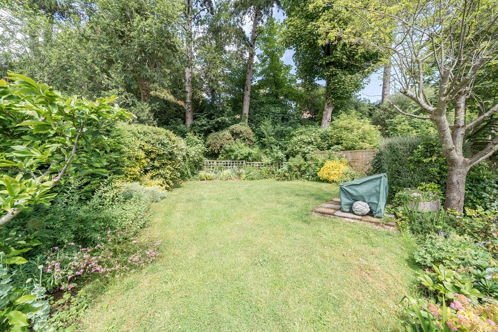 Landscaped Garden &amp; Seating Area