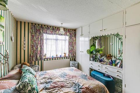 18 Princes Avenue, South Croydon, CR2 9BA