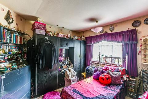 18 Princes Avenue, South Croydon, CR2 9BA
