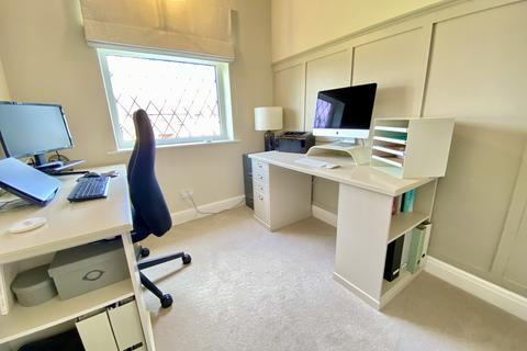 138 Hemper Lane, Sheffield, S8 7FE