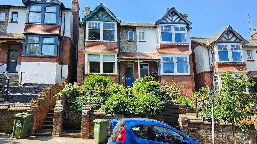 36 Royal Avenue, Scarborough 3 bed semidetached house £850 pcm (£196 pw)