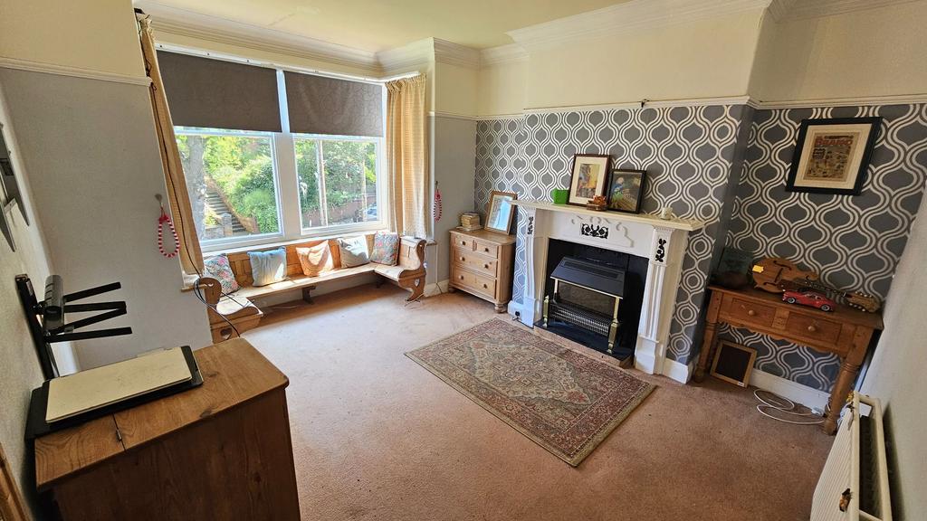 36 Royal Avenue, Scarborough 3 bed semidetached house £850 pcm (£196 pw)
