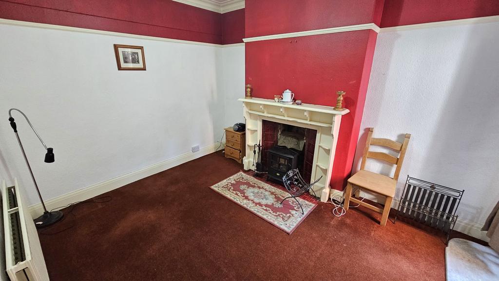 36 Royal Avenue, Scarborough 3 bed semidetached house £850 pcm (£196 pw)
