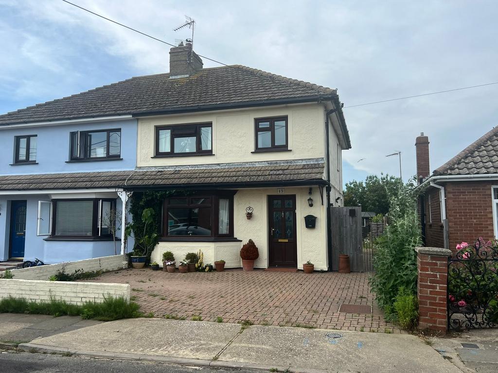 Percival Road, Walton on the Naze, CO14 3 bed semidetached house for