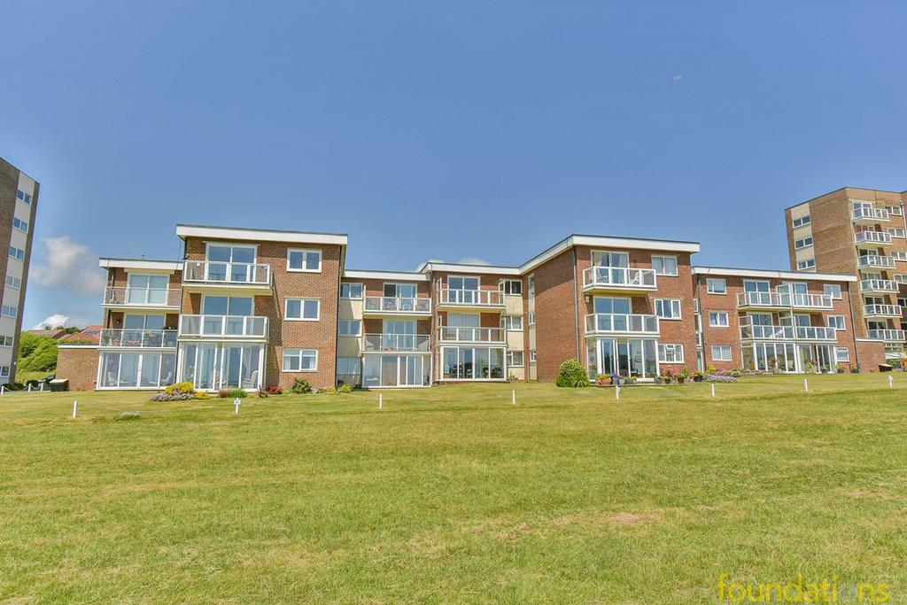 Sutton Place, BexhillonSea, TN40 2 bed flat for sale £275,000