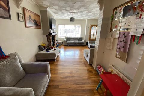 20 Burrs Way, Corringham, Stanford-le-hope, SS17 9DE