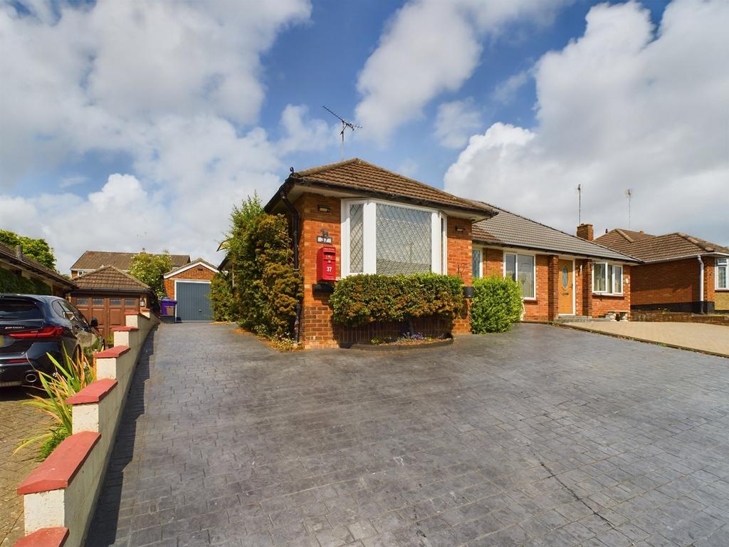Manor Crescent, Hitchin, SG4 2 bed semidetached bungalow for sale £