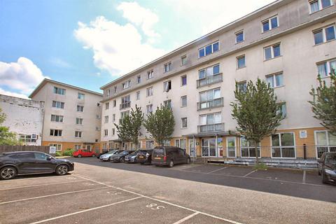 31 Canalside Gardens, Southall, UB2 5TJ