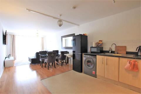 31 Canalside Gardens, Southall, UB2 5TJ