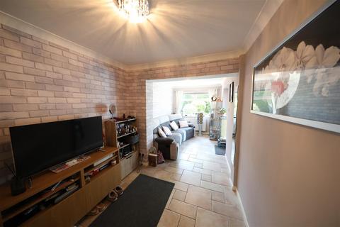 2 bedroom semi-detached bungalow for sale - The Queensway, Hull