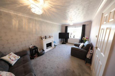 2 bedroom semi-detached bungalow for sale - The Queensway, Hull