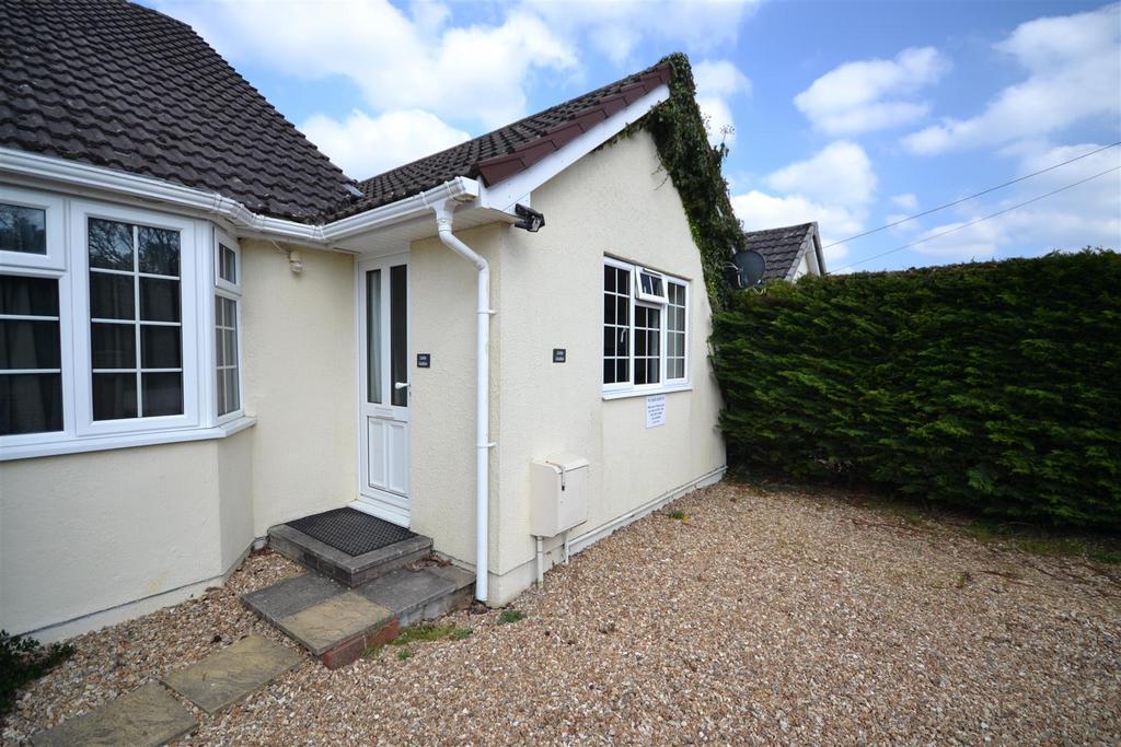 Howe Lane, Verwood 1 bed bungalow to rent £1,200 pcm (£277 pw)