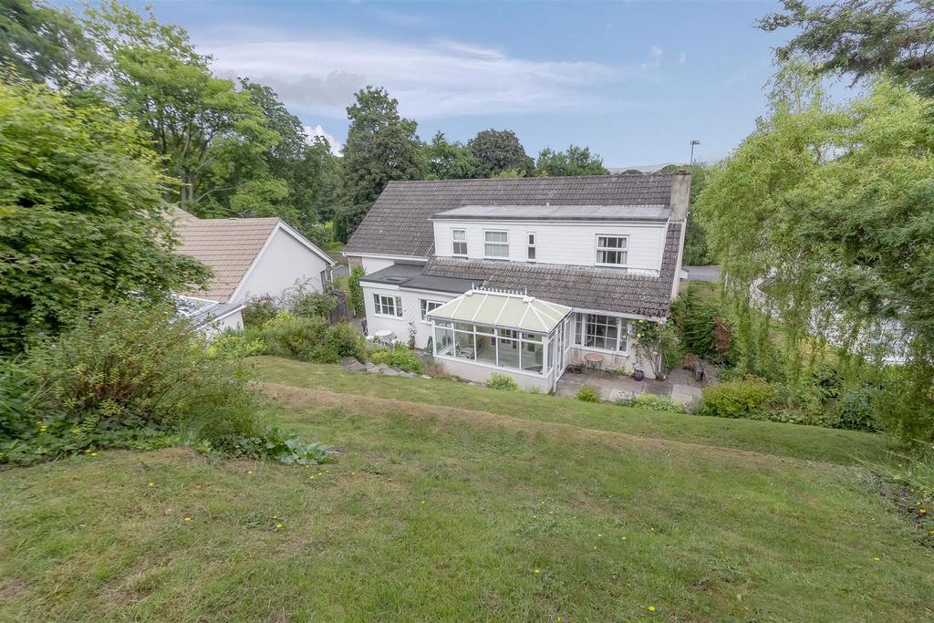 Hall Rise, Bramhope, Leeds 5 bed detached house for sale £660,000