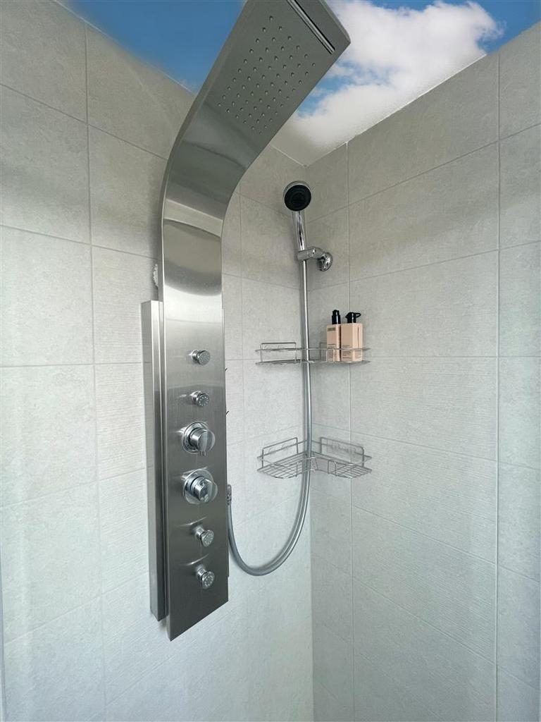 Shower fitment