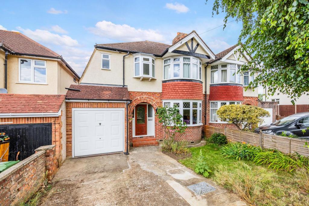 Huntsmoor Road, Ewell 3 bed semidetached house for sale £600,000