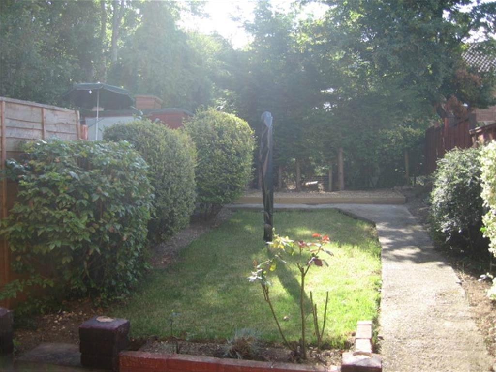 Alder Close, Baldock, Herts 1 bed flat £925 pcm (£213 pw)