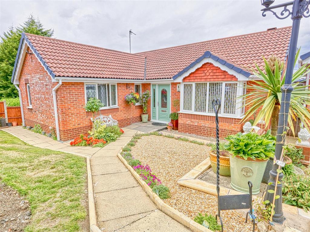 Vicarage Gardens, Chesterfield S45 2 bed bungalow for sale £440,000