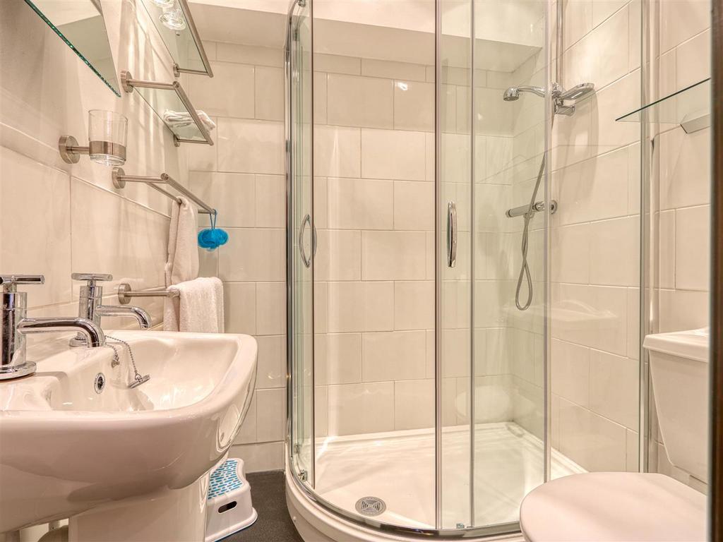 Main Building - Bedroom Three- Ensuite