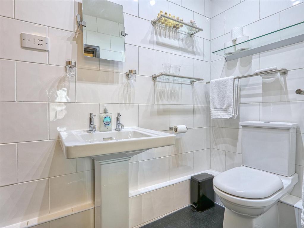 The Good Knight - Bed Two - ensuite
