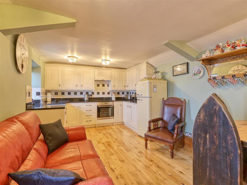 The Good Knight - Dining Kitchen