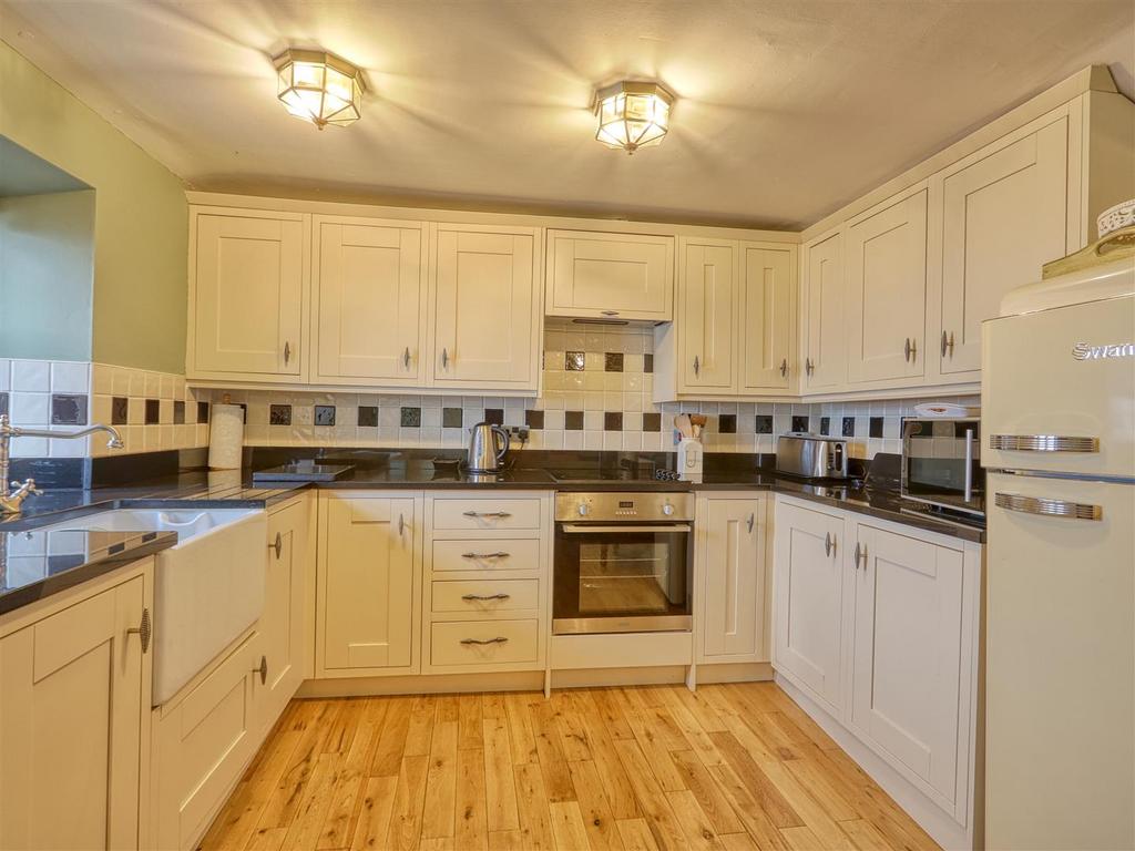 The Good Knight - Dining Kitchen
