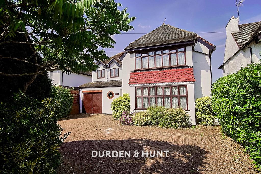 Hillcrest Road, Loughton, IG10 5 bed detached house £1,850,000