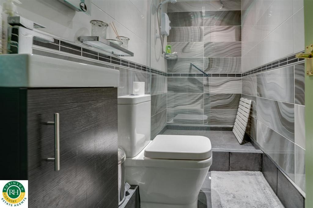Bedroom 2 Ensuite.jpg