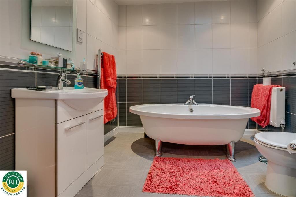 Bathroom 1.jpg