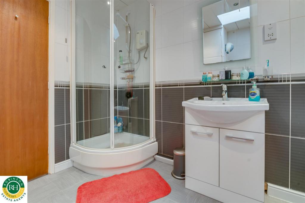 Bathroom 2.jpg