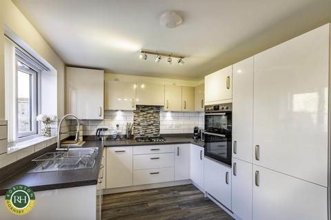 81 Heatherfields Crescent, New Rossington, Doncaster, DN11 0TY