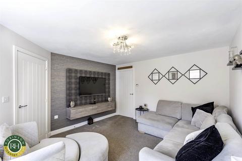 81 Heatherfields Crescent, New Rossington, Doncaster, DN11 0TY