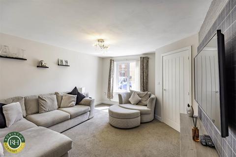 81 Heatherfields Crescent, New Rossington, Doncaster, DN11 0TY