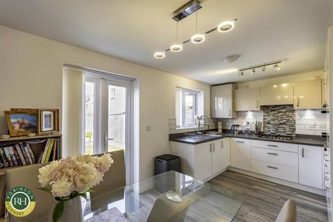 81 Heatherfields Crescent, New Rossington, Doncaster, DN11 0TY