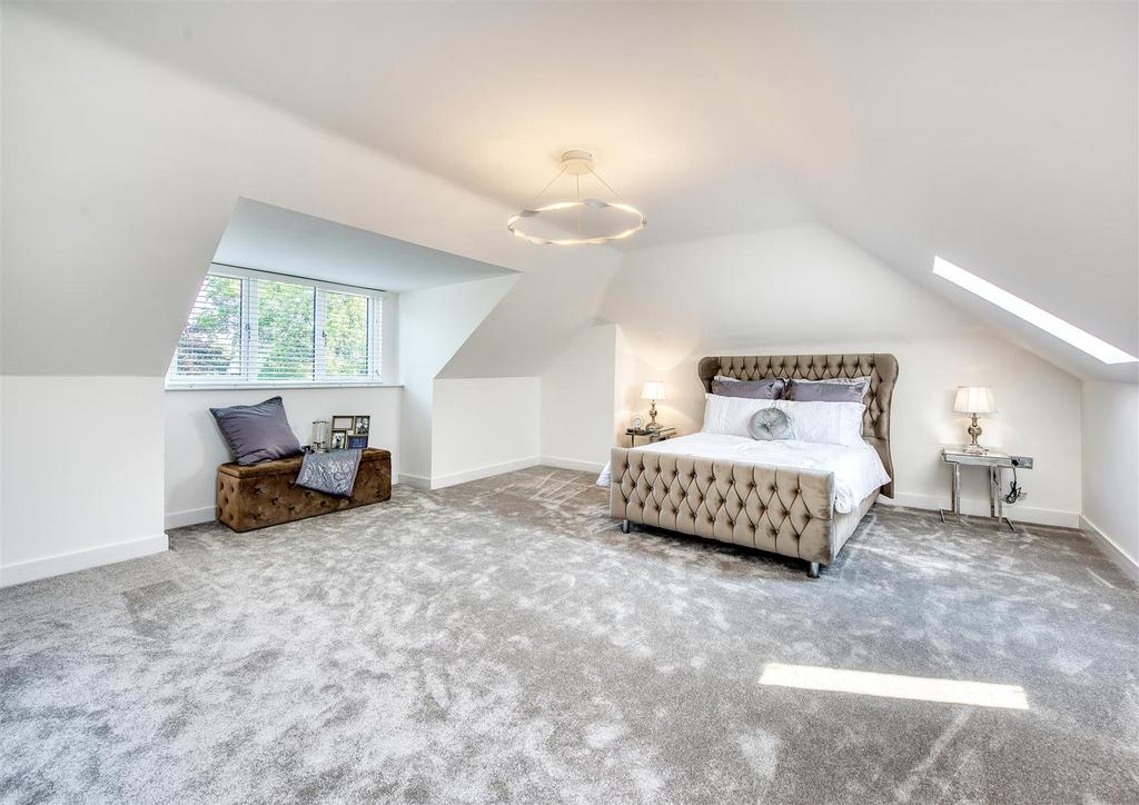 14 Lothians Road-bed4.jpg
